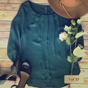 Super cute chiffon pleat blouse size M